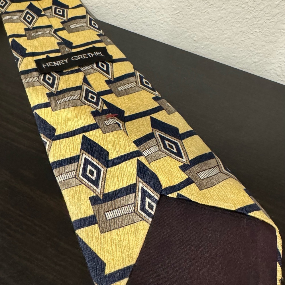 Geometric Patterned Yellow Tie - Picture 2 of 6
